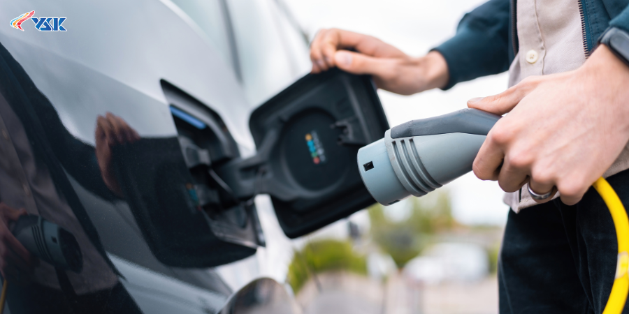 Article-Header-#5_Push-Toward-EVs The Role of Car Batteries in the Push Toward Electric Vehicles (EVs)